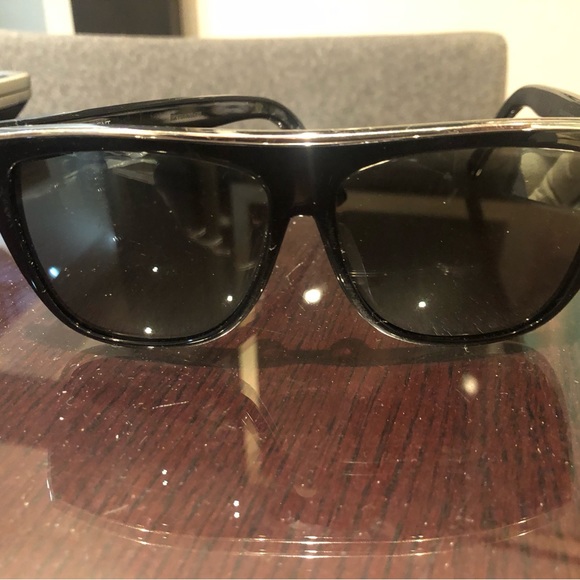 Authentic Saint Laurent black sunglasses - Picture 4 of 10